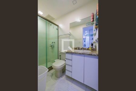 Apartamento à venda com 228m², 4 quartos e 3 vagas Apartamento à venda com 228m², 4 quartos e 3 vagasBanheiro da Suíte 3