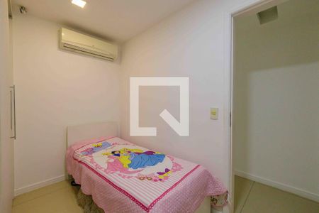 Apartamento à venda com 228m², 4 quartos e 3 vagas Apartamento à venda com 228m², 4 quartos e 3 vagasSuíte 2