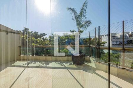 Apartamento à venda com 228m², 4 quartos e 3 vagas Apartamento à venda com 228m², 4 quartos e 3 vagasVaranda