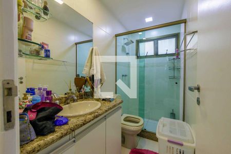 Apartamento à venda com 228m², 4 quartos e 3 vagas Apartamento à venda com 228m², 4 quartos e 3 vagasBanheiro da Suíte 1