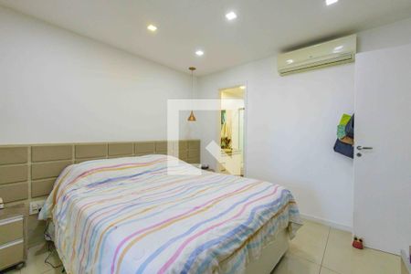 Apartamento à venda com 228m², 4 quartos e 3 vagas Apartamento à venda com 228m², 4 quartos e 3 vagasSuíte 1