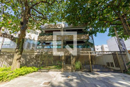 Apartamento à venda com 228m², 4 quartos e 3 vagas Apartamento à venda com 228m², 4 quartos e 3 vagasFachada