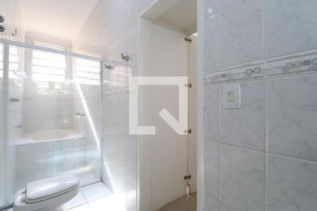 Casa à venda com 350m², 4 quartos e 6 vagasBanheiro da Suíte 2