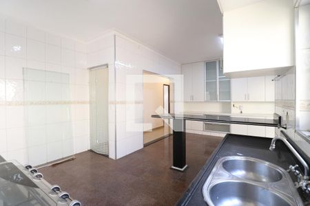 Casa à venda com 350m², 4 quartos e 6 vagasCozinha