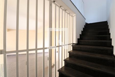 Casa à venda com 350m², 4 quartos e 6 vagasEscada