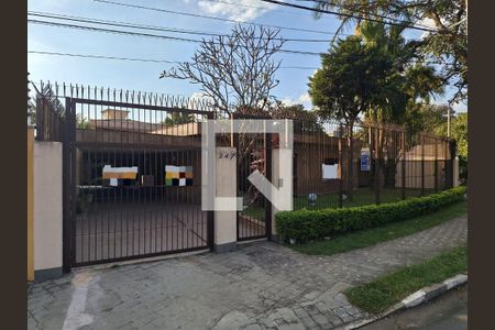 Casa à venda com 350m², 4 quartos e 6 vagas Casa à venda com 350m², 4 quartos e 6 vagasFachada