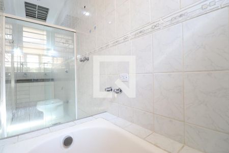 Casa à venda com 350m², 4 quartos e 6 vagasDetalhe do Banheiro da Suite 2