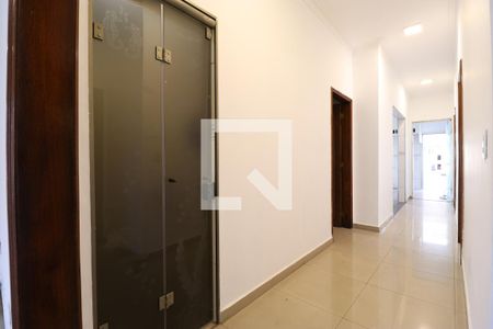 Casa à venda com 350m², 4 quartos e 6 vagasCorredor