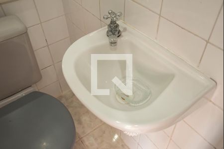 Casa à venda com 99m², 2 quartos e 1 vaga Casa à venda com 99m², 2 quartos e 1 vagaBanheiro de Serviço