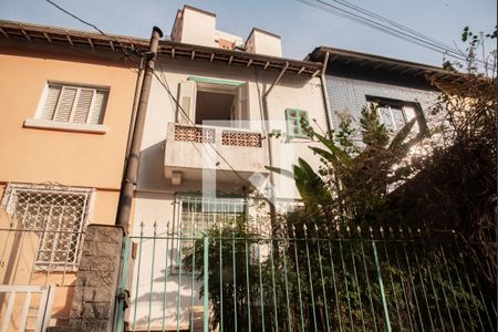 Casa à venda com 99m², 2 quartos e 1 vaga Casa à venda com 99m², 2 quartos e 1 vagaFachada