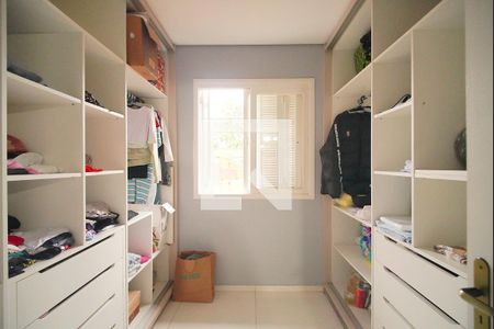 Casa à venda com 220m², 2 quartos e 4 vagas Casa à venda com 220m², 2 quartos e 4 vagasCloset