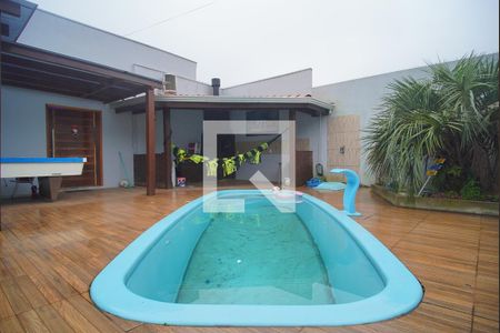 Casa à venda com 220m², 2 quartos e 4 vagas Casa à venda com 220m², 2 quartos e 4 vagasPiscina