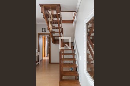 Apartamento à venda com 220m², 3 quartos e 3 vagasEscada