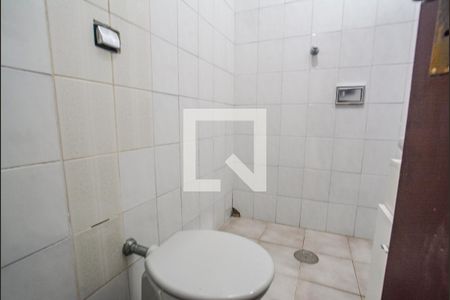 Casa à venda com 220m², 3 quartos e 4 vagasBanheiro de serviço