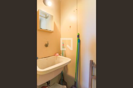 Apartamento à venda com 170m², 4 quartos e 2 vagas Apartamento à venda com 170m², 4 quartos e 2 vagasBanheiro de Serviço