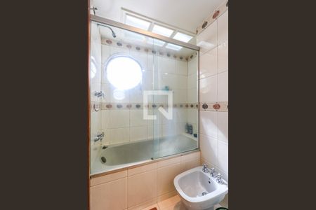 Apartamento à venda com 170m², 4 quartos e 2 vagas Apartamento à venda com 170m², 4 quartos e 2 vagasBanheiro da Suíte