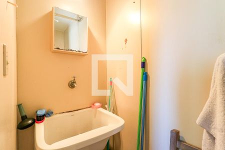 Apartamento à venda com 170m², 4 quartos e 2 vagas Apartamento à venda com 170m², 4 quartos e 2 vagasBanheiro de Serviço