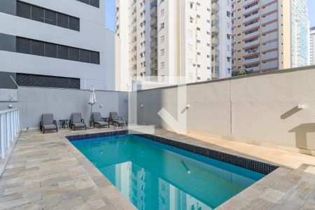 Apartamento à venda com 170m², 4 quartos e 2 vagas Apartamento à venda com 170m², 4 quartos e 2 vagasÁrea comum - Piscina