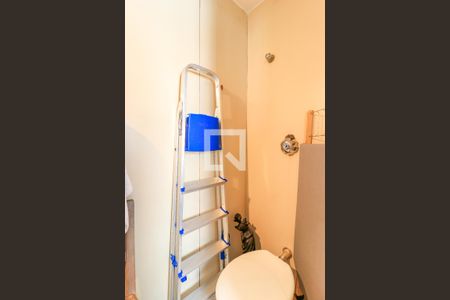 Apartamento à venda com 170m², 4 quartos e 2 vagas Apartamento à venda com 170m², 4 quartos e 2 vagasBanheiro de Serviço