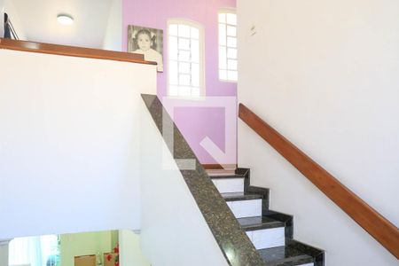 Casa à venda com 409m², 4 quartos e 4 vagasEscada