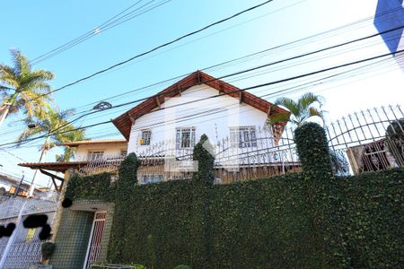 Casa à venda com 409m², 4 quartos e 4 vagasFachada