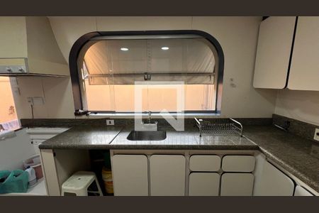 Casa para alugar com 929m², 4 quartos e 4 vagas Casa para alugar com 929m², 4 quartos e 4 vagasCozinha