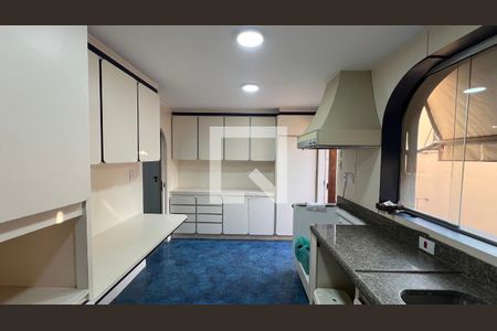 Casa para alugar com 929m², 4 quartos e 4 vagas Casa para alugar com 929m², 4 quartos e 4 vagasCozinha