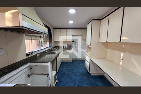 Casa para alugar com 929m², 4 quartos e 4 vagas Casa para alugar com 929m², 4 quartos e 4 vagasCozinha