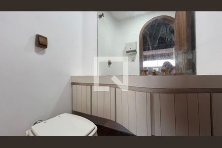 Casa para alugar com 929m², 4 quartos e 4 vagas Casa para alugar com 929m², 4 quartos e 4 vagasLavabo do sótão