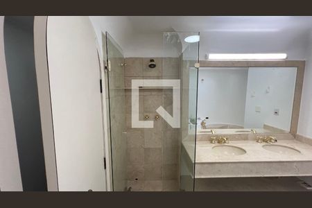 Casa para alugar com 929m², 4 quartos e 4 vagas Casa para alugar com 929m², 4 quartos e 4 vagasBanheiro da Suíte 1