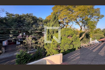 Casa para alugar com 929m², 4 quartos e 4 vagas Casa para alugar com 929m², 4 quartos e 4 vagasSacada