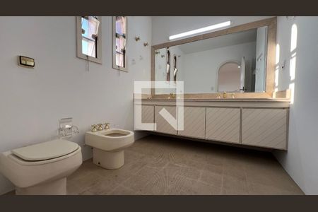 Casa para alugar com 929m², 4 quartos e 4 vagas Casa para alugar com 929m², 4 quartos e 4 vagasBanheiro da Suíte 2