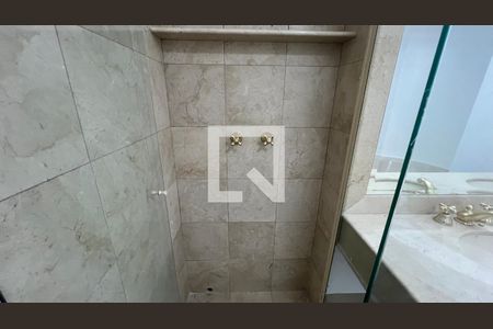 Casa para alugar com 929m², 4 quartos e 4 vagas Casa para alugar com 929m², 4 quartos e 4 vagasBanheiro da Suíte 1