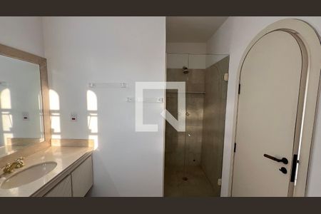 Casa para alugar com 929m², 4 quartos e 4 vagas Casa para alugar com 929m², 4 quartos e 4 vagasBanheiro da Suíte 2