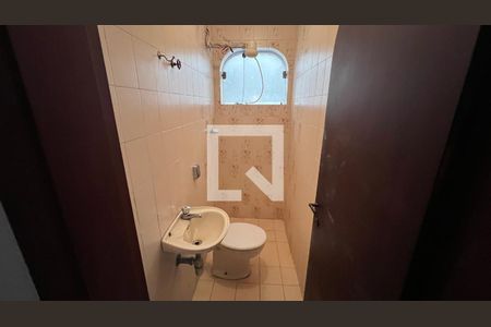 Casa para alugar com 929m², 4 quartos e 4 vagas Casa para alugar com 929m², 4 quartos e 4 vagasBanheiro de serviço