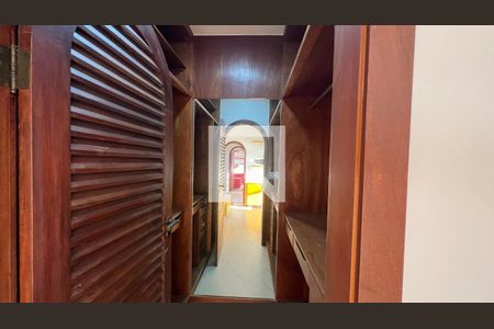 Casa para alugar com 929m², 4 quartos e 4 vagas Casa para alugar com 929m², 4 quartos e 4 vagasCloset do quarto 1