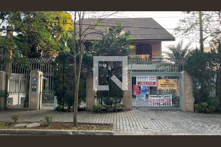 Casa para alugar com 929m², 4 quartos e 4 vagas Casa para alugar com 929m², 4 quartos e 4 vagasFachada