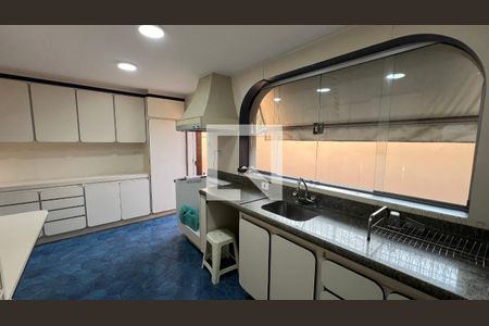 Casa para alugar com 929m², 4 quartos e 4 vagas Casa para alugar com 929m², 4 quartos e 4 vagasCozinha