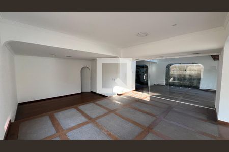 Casa para alugar com 929m², 4 quartos e 4 vagas Casa para alugar com 929m², 4 quartos e 4 vagasSala