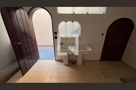 Casa para alugar com 929m², 4 quartos e 4 vagas Casa para alugar com 929m², 4 quartos e 4 vagasLavanderia