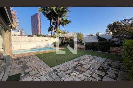 Casa para alugar com 929m², 4 quartos e 4 vagas Casa para alugar com 929m², 4 quartos e 4 vagasQuintal