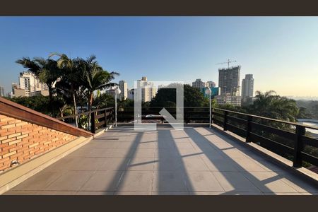 Casa para alugar com 929m², 4 quartos e 4 vagas Casa para alugar com 929m², 4 quartos e 4 vagasTerraço