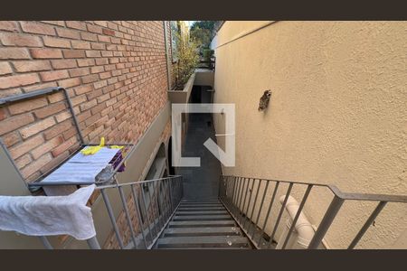 Casa para alugar com 929m², 4 quartos e 4 vagas Casa para alugar com 929m², 4 quartos e 4 vagasCorredor lateral