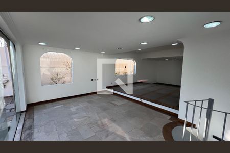 Casa para alugar com 929m², 4 quartos e 4 vagas Casa para alugar com 929m², 4 quartos e 4 vagasSala