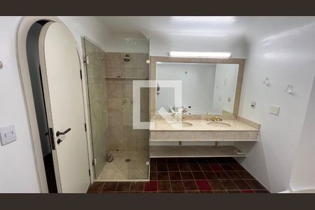 Casa para alugar com 929m², 4 quartos e 4 vagas Casa para alugar com 929m², 4 quartos e 4 vagasBanheiro da Suíte 1