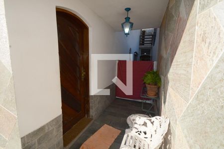 Casa à venda com 212m², 4 quartos e 2 vagasEntrada