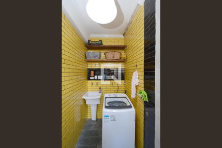 Casa à venda com 212m², 4 quartos e 2 vagasÁrea de Serviço