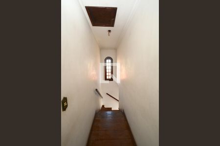 Casa à venda com 212m², 4 quartos e 2 vagasEscada