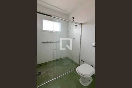 Casa de condomínio para alugar com 1100m², 3 quartos e 8 vagasBanheiro da Suíte 3