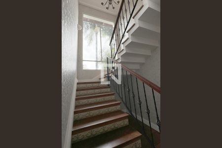 Casa de condomínio para alugar com 1100m², 3 quartos e 8 vagasEscada